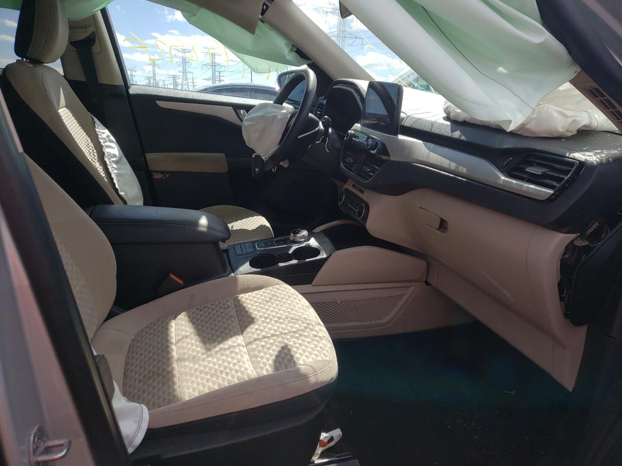 Photo 19 from auction – 2020 FORD ESCAPE SE with VIN 1FMCU9G60LUA26512
