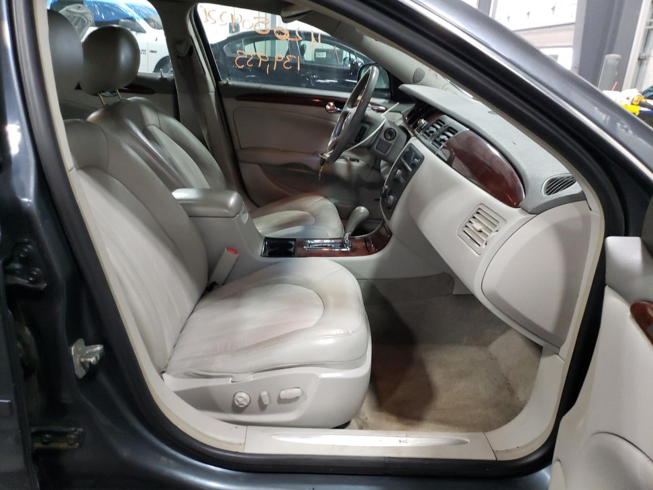 Photo 5 from auction – 2010 BUICK LUCERNE CX with VIN 1G4HC5E17AU101275