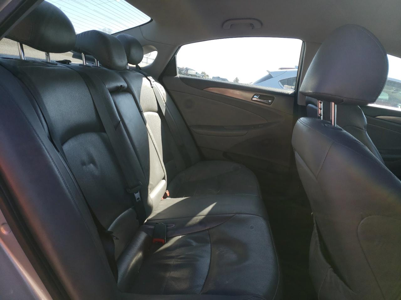 Photo 6 from auction – 2012 HYUNDAI SONATA with VIN KMHEC4A48CA026586