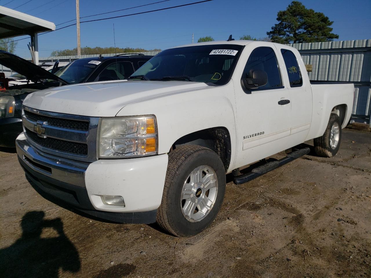 Photo 2 from auction – 2011 CHEVROLET SILVERADO with VIN 1GCRCSE0XBZ135147