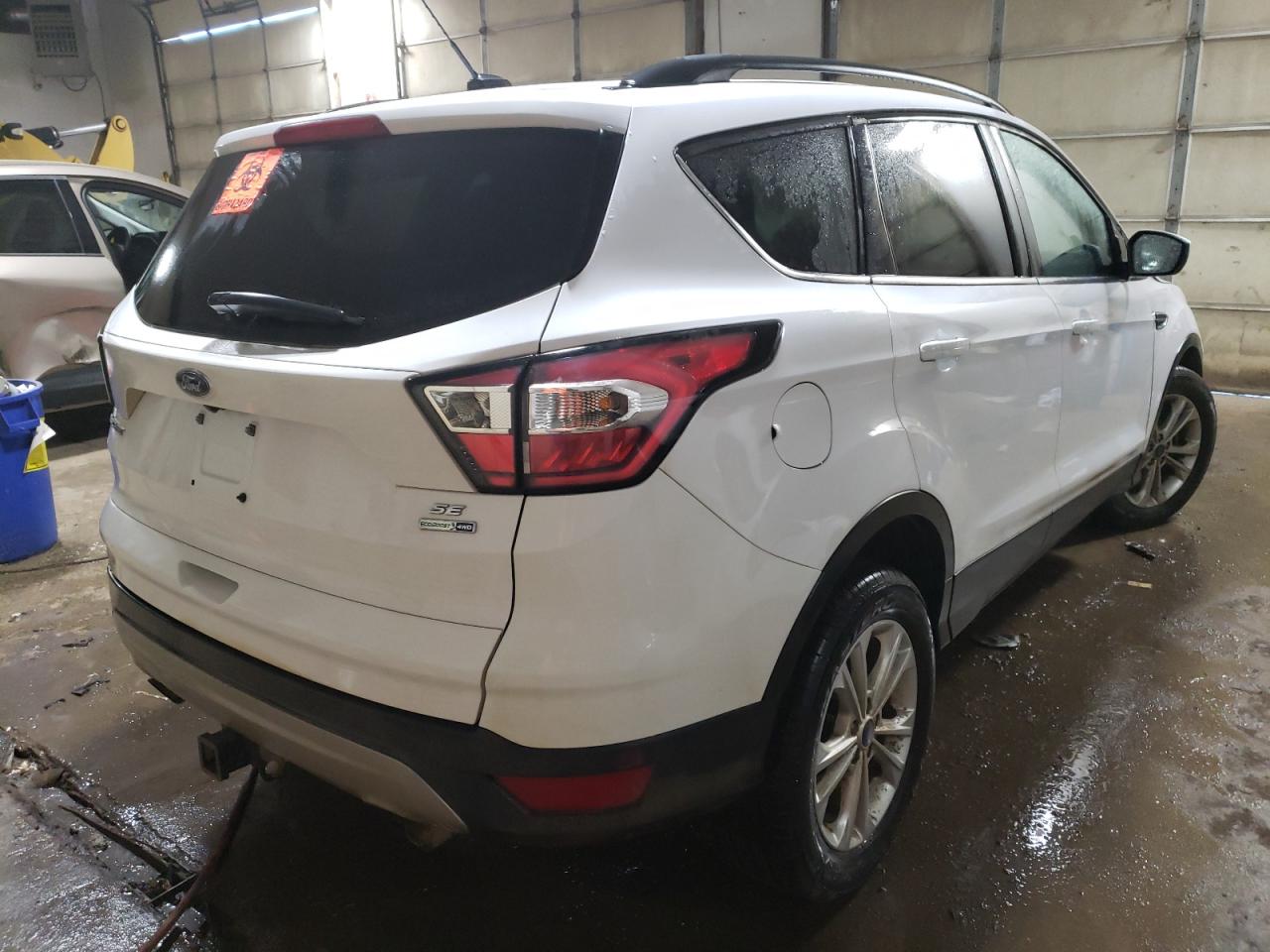 Photo 4 from auction – 2017 FORD ESCAPE SE with VIN 1FMCU9G91HUD92710