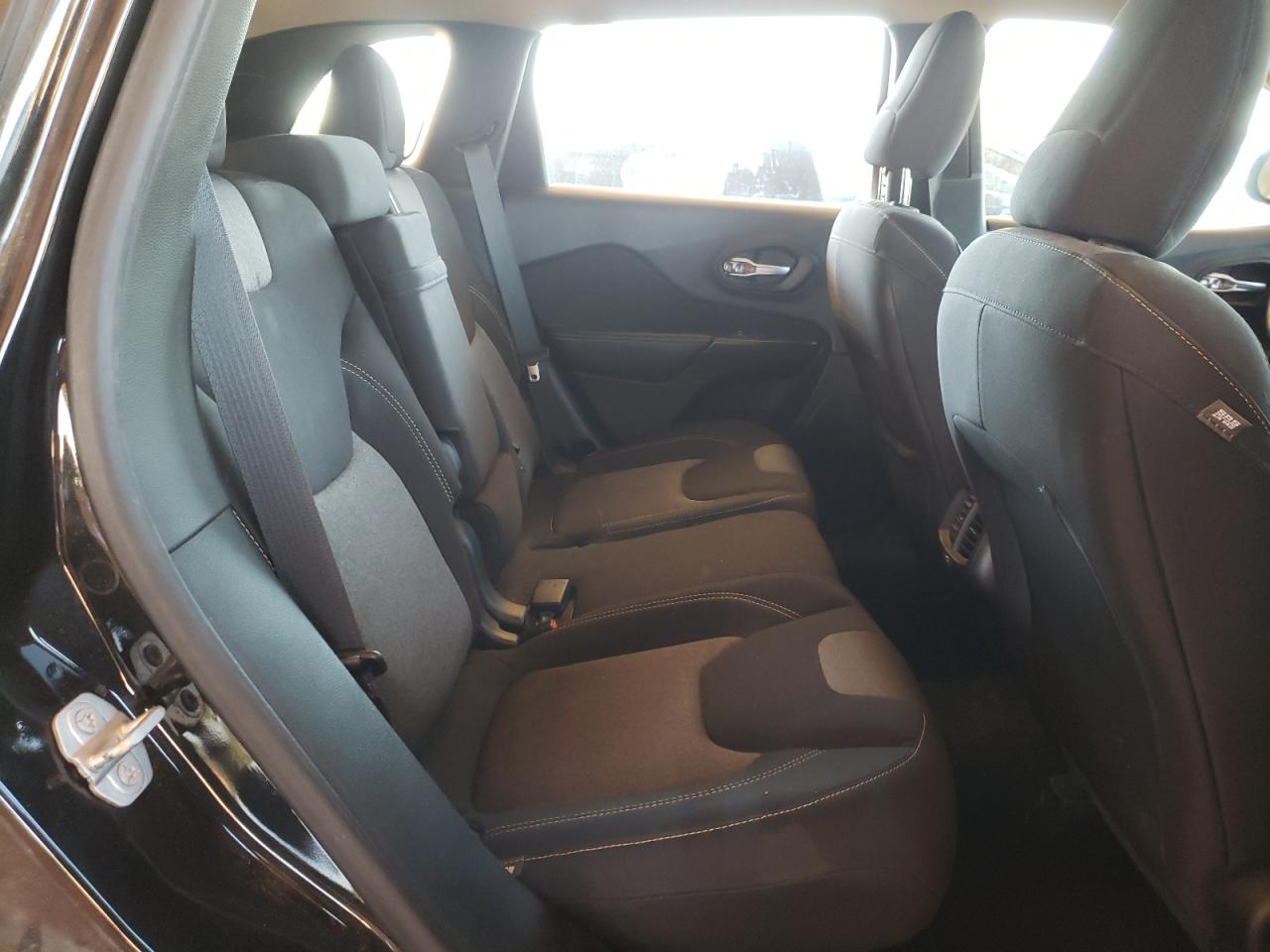 Photo 6 from auction – 2015 JEEP CHEROKEE S with VIN 1C4PJLAB4FW720906