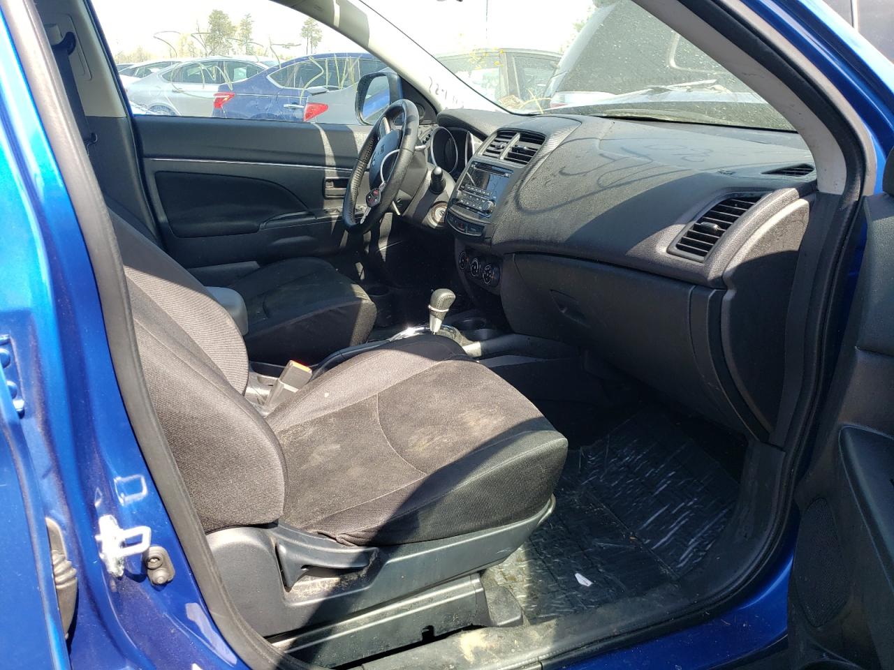 Photo 5 from auction – 2015 MITSUBISHI OUTLANDER with VIN 4A4AR3AU7FE011157