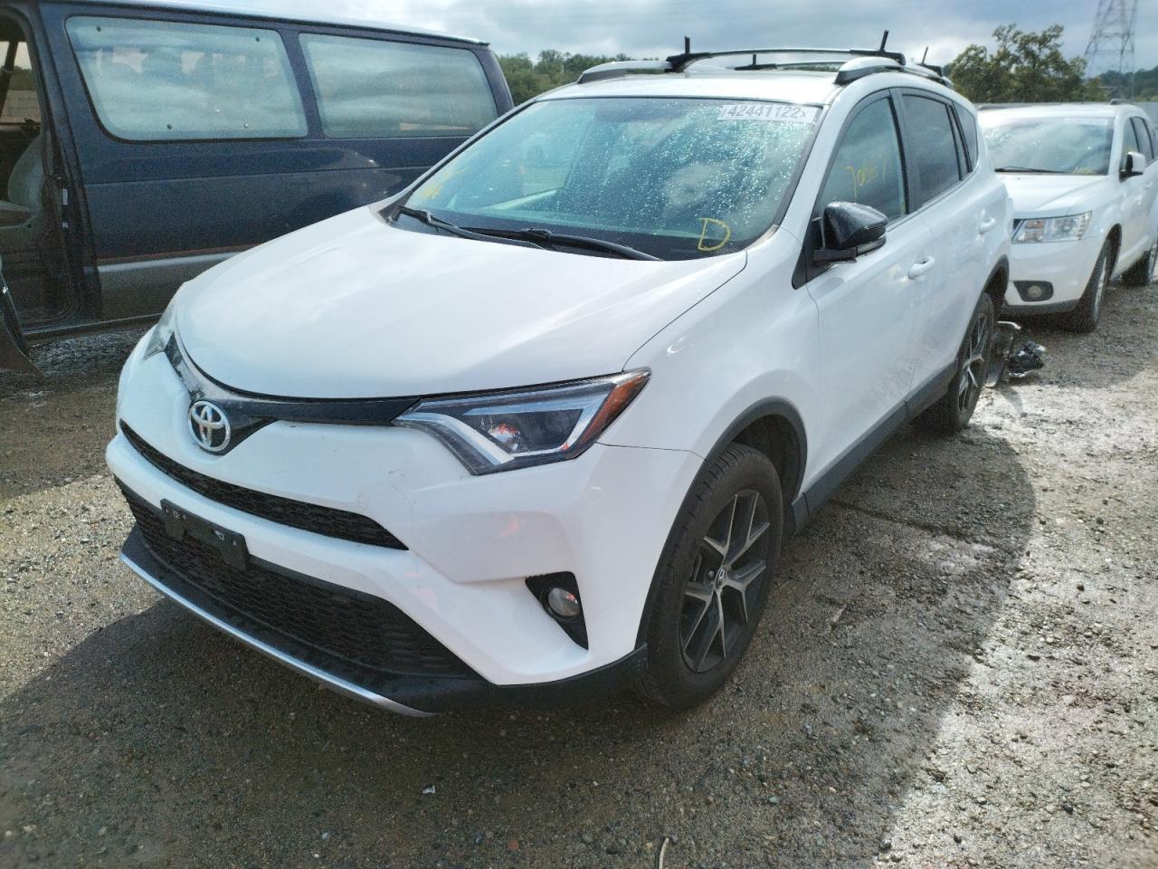 Photo 2 from auction – 2016 TOYOTA RAV4 SE with VIN 2T3JFREV3GW477653
