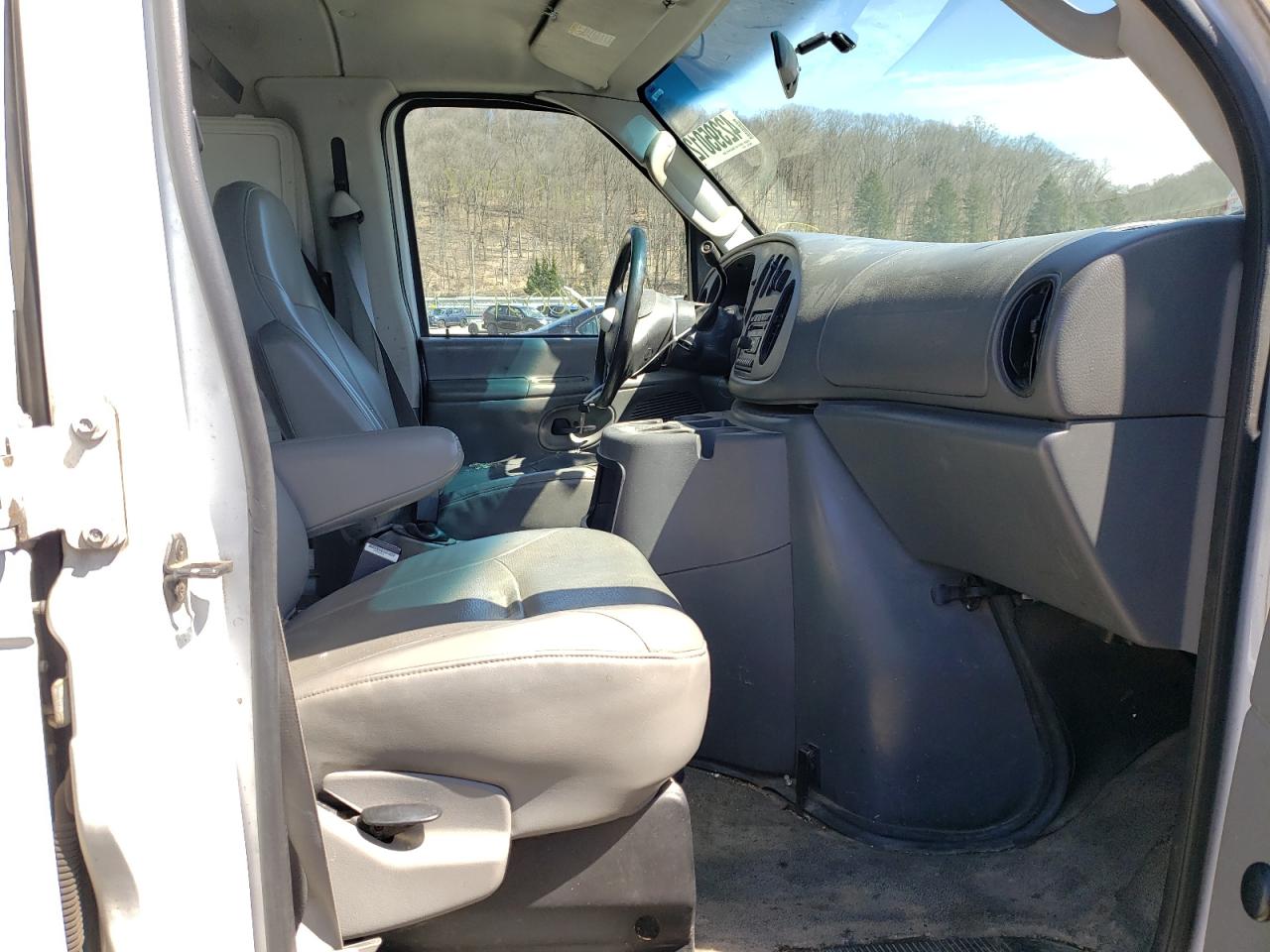 Photo 5 from auction – 2004 FORD ECONOLINE with VIN 1FTNE24WX4HA04128