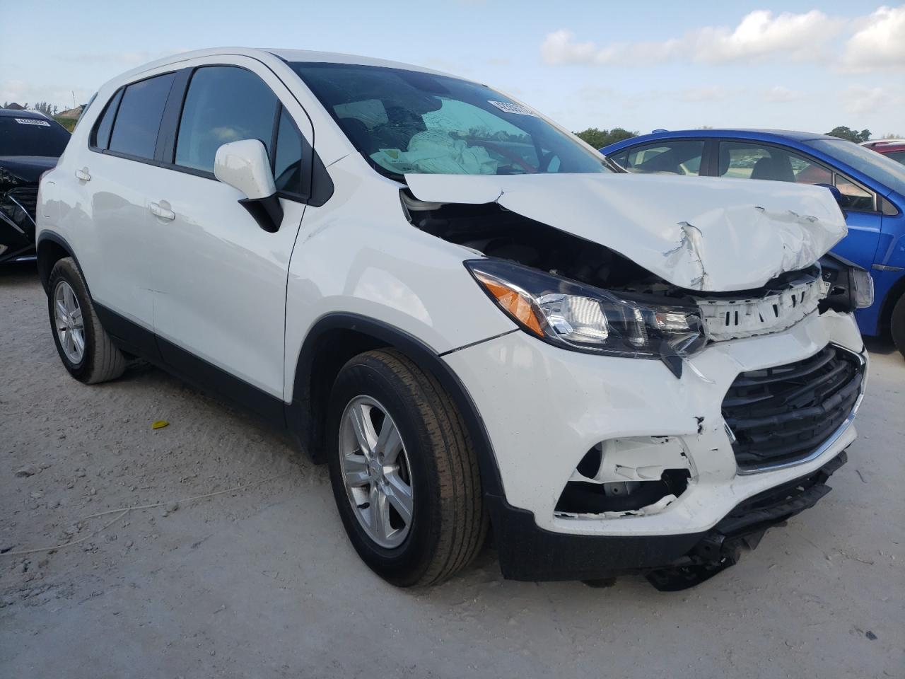 CHEVROLET TRAX LS 2021 with VIN KL7CJKSB5MB312133 - Photo from auction