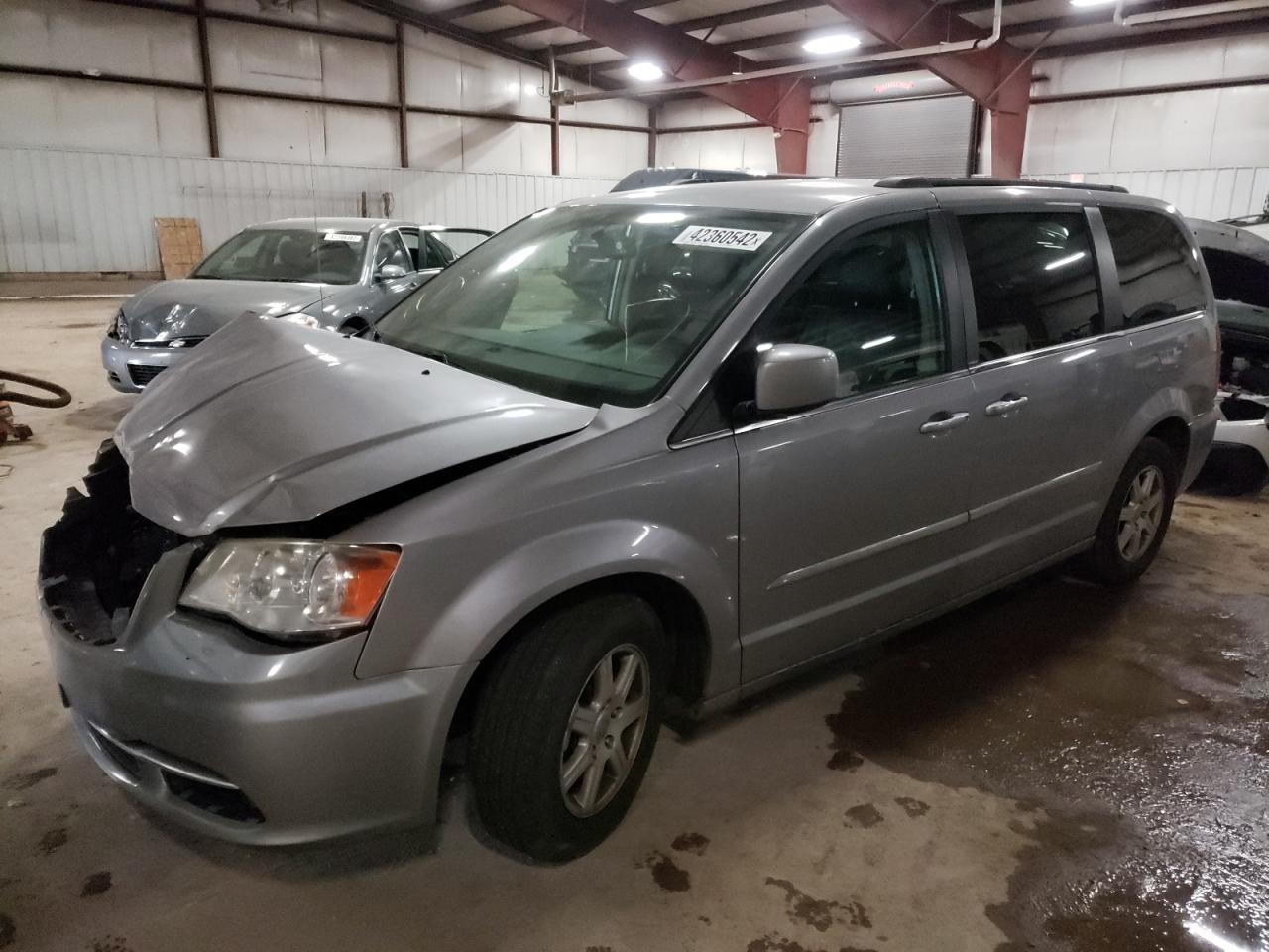 Photo 2 from auction – 2013 CHRYSLER TOWN & COU with VIN 2C4RC1BGXDR657933