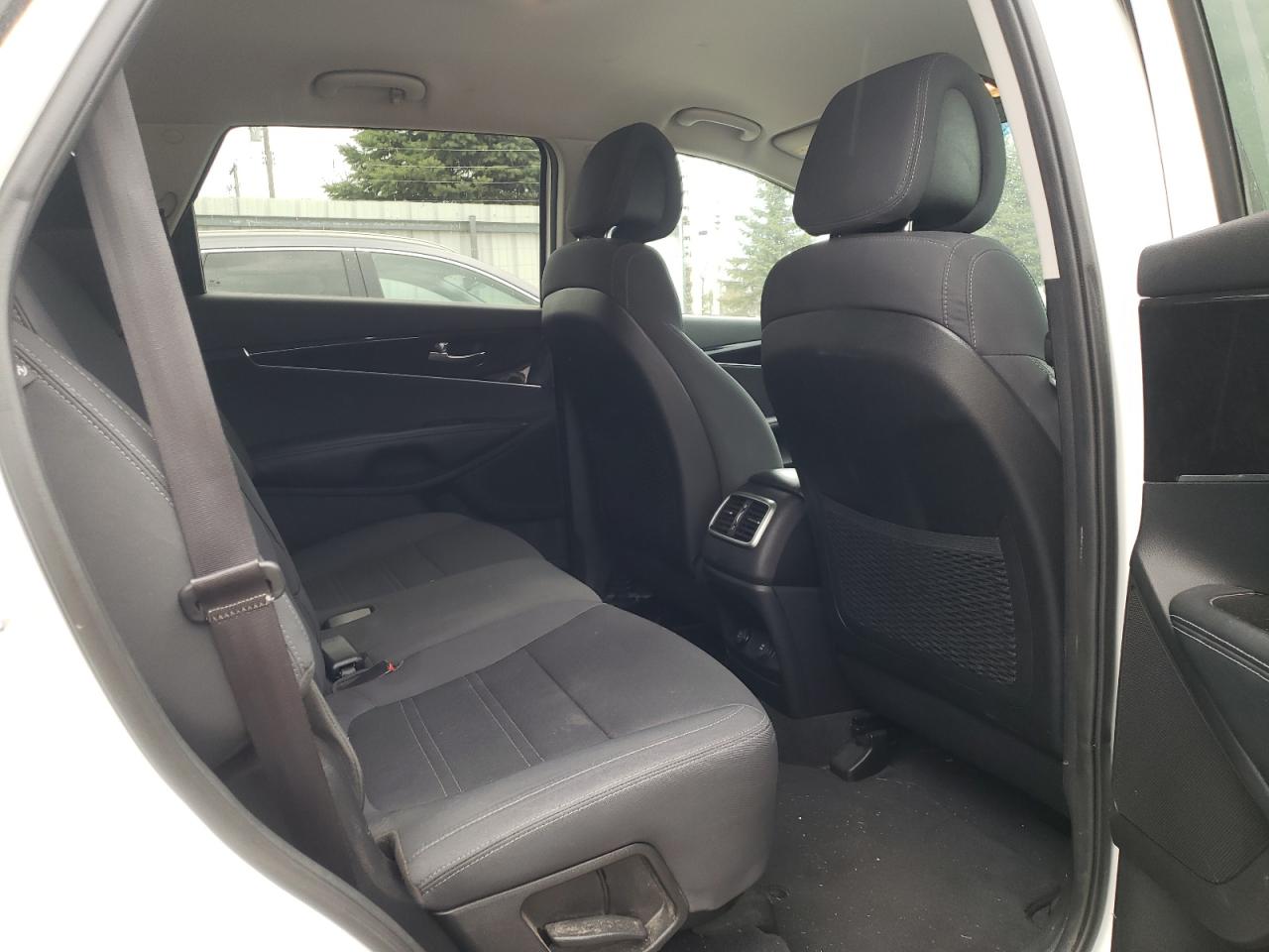 Photo 6 from auction – 2016 KIA SORENTO LX with VIN 5XYPGDA37GG165350