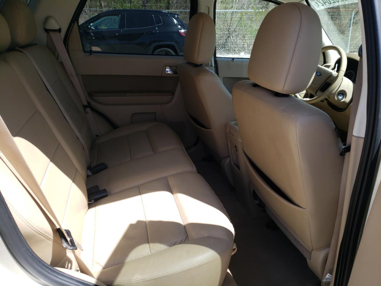 Photo 6 from auction – 2010 FORD ESCAPE LIM with VIN 1FMCU9EG8AKB51889