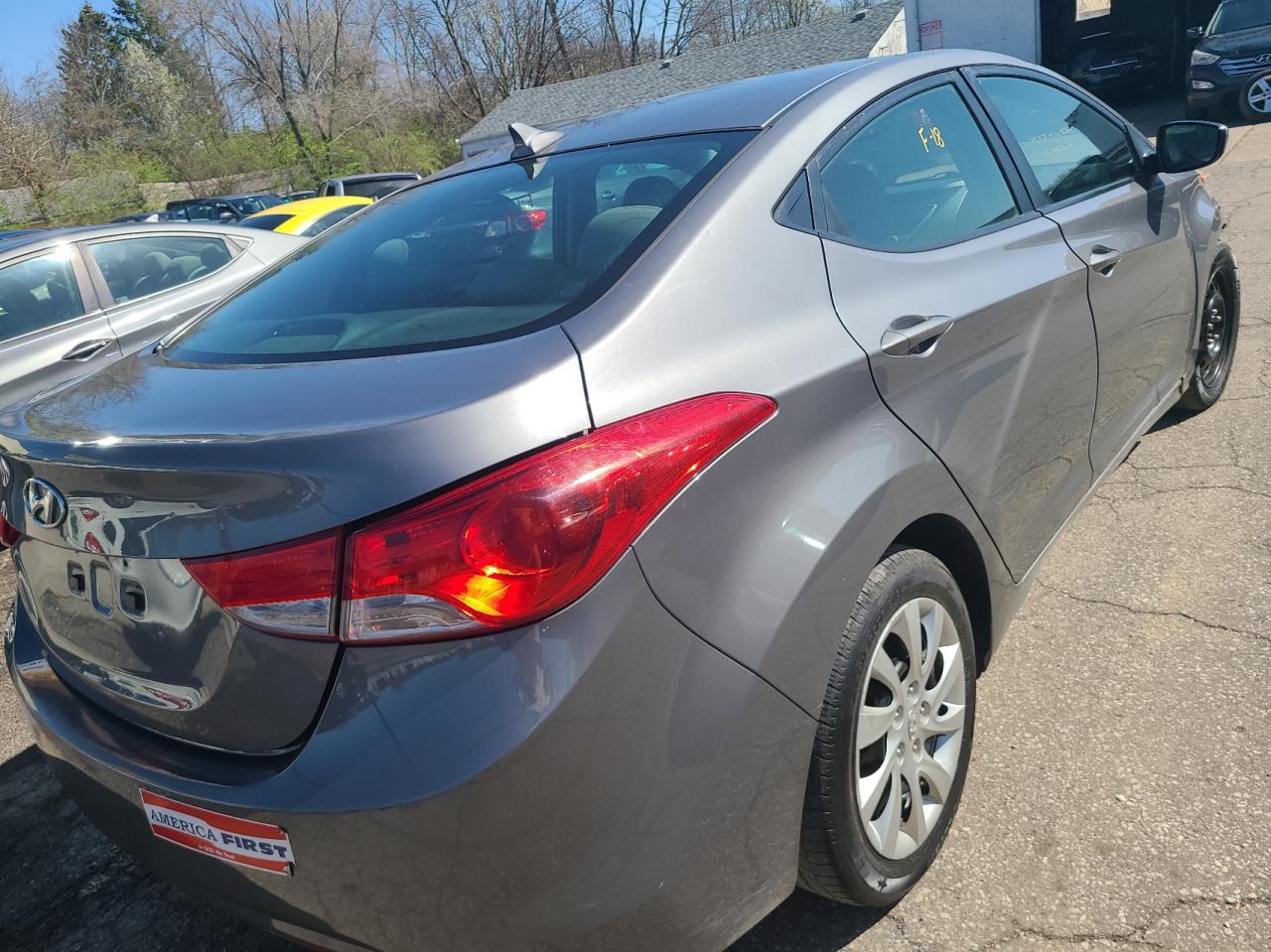 Photo 4 from auction – 2012 HYUNDAI ELANTRA GL with VIN 5NPDH4AE8CH076813