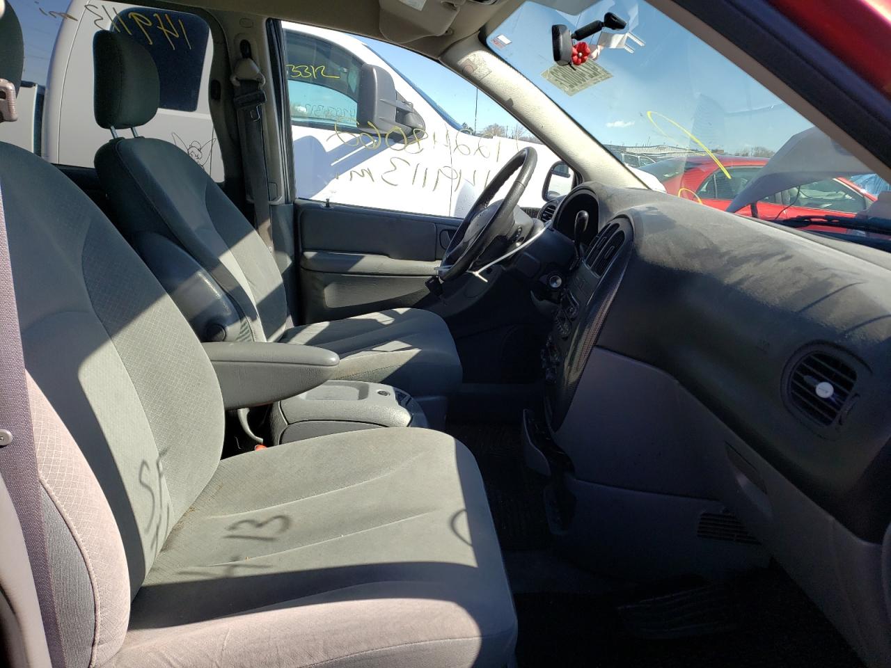 Photo 5 from auction – 2007 DODGE GRAND CARA with VIN 2D8GP44L87R307150