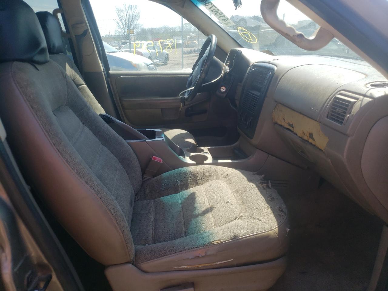 Photo 5 from auction – 2005 FORD EXPLORER X with VIN 1FMZU72E75UA50354