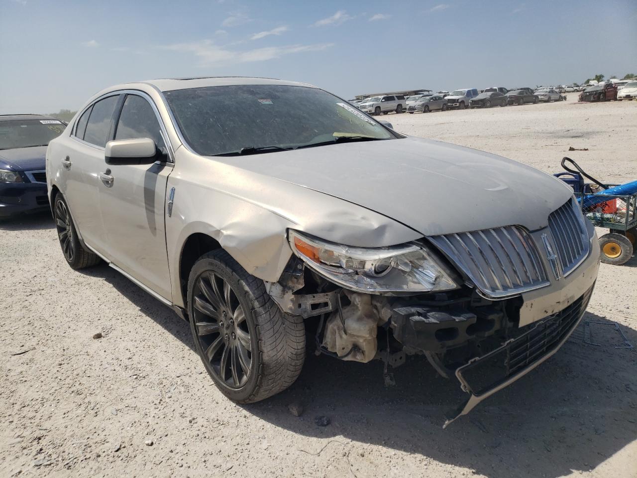 LINCOLN MKS 2009 with VIN 1LNHM93R49G630271 - Photo from auction