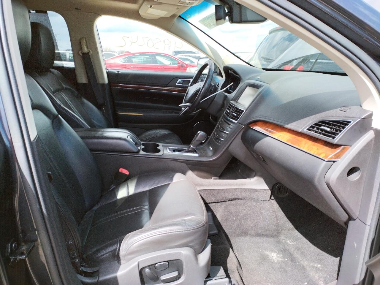 Photo 5 from auction – 2013 LINCOLN MKT with VIN 2LMHJ5AT5DBL55451