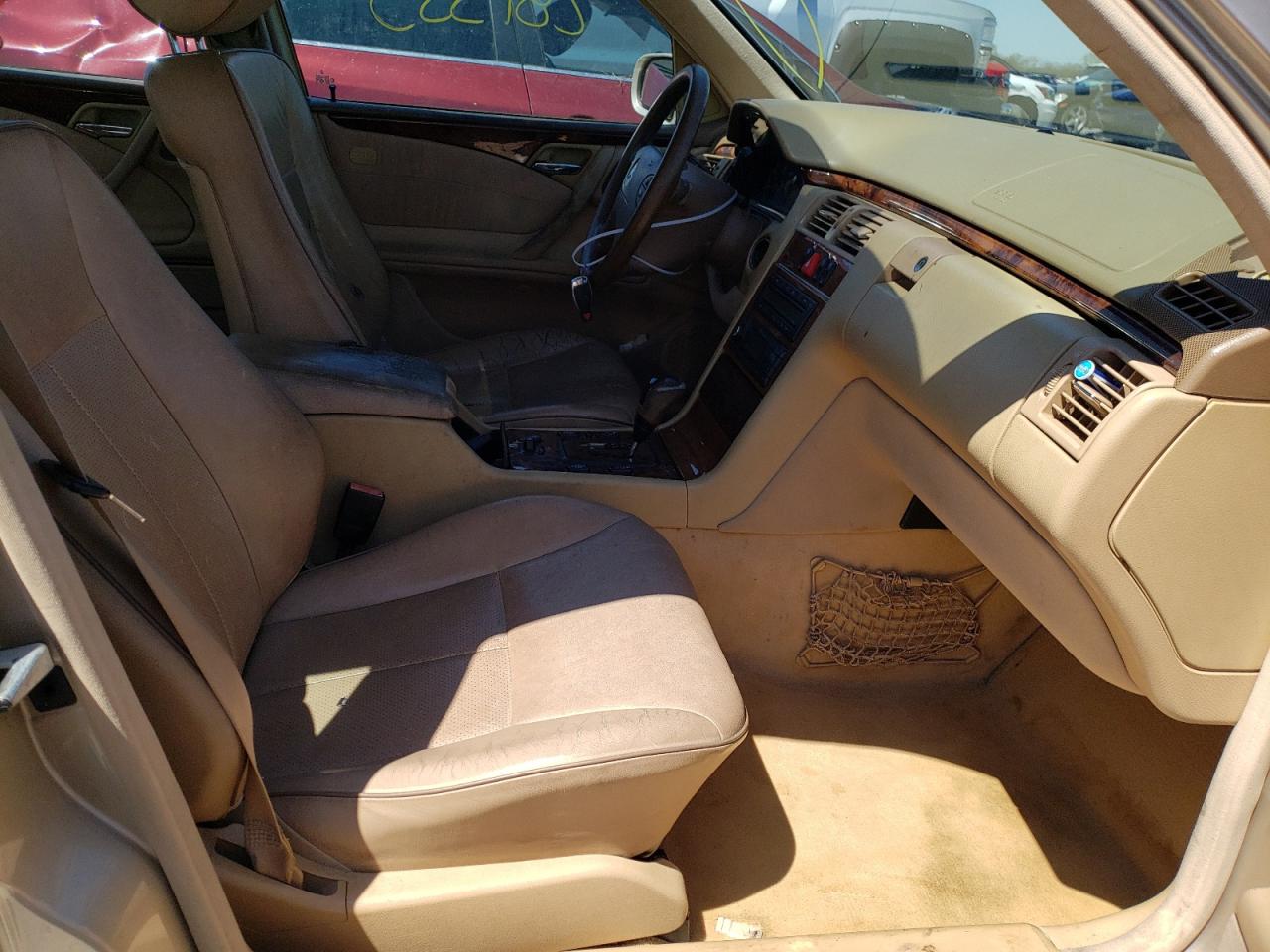 Photo 5 from auction – 2002 MERCEDES-BENZ E 320 with VIN WDBJF65J42B485708