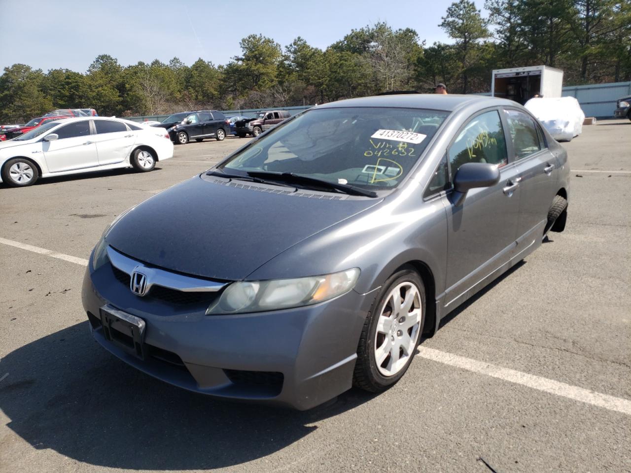 Photo 2 from auction – 2011 HONDA CIVIC LX with VIN 19XFA1F50BE042632