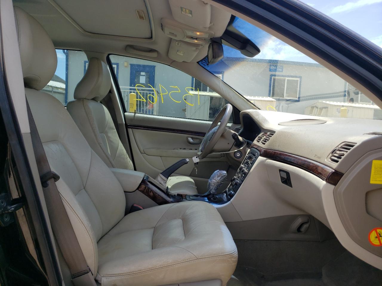 Photo 5 from auction – 2004 VOLVO S80 2.5T with VIN YV1TS59H841375058
