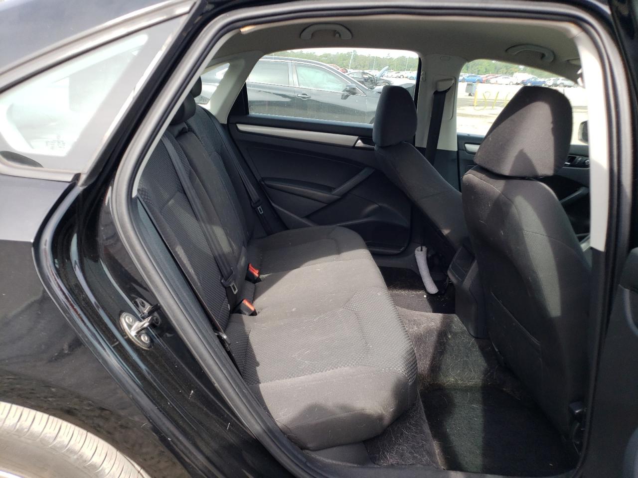 Photo 6 from auction – 2013 VOLKSWAGEN PASSAT S with VIN 1VWAP7A3XDC013566