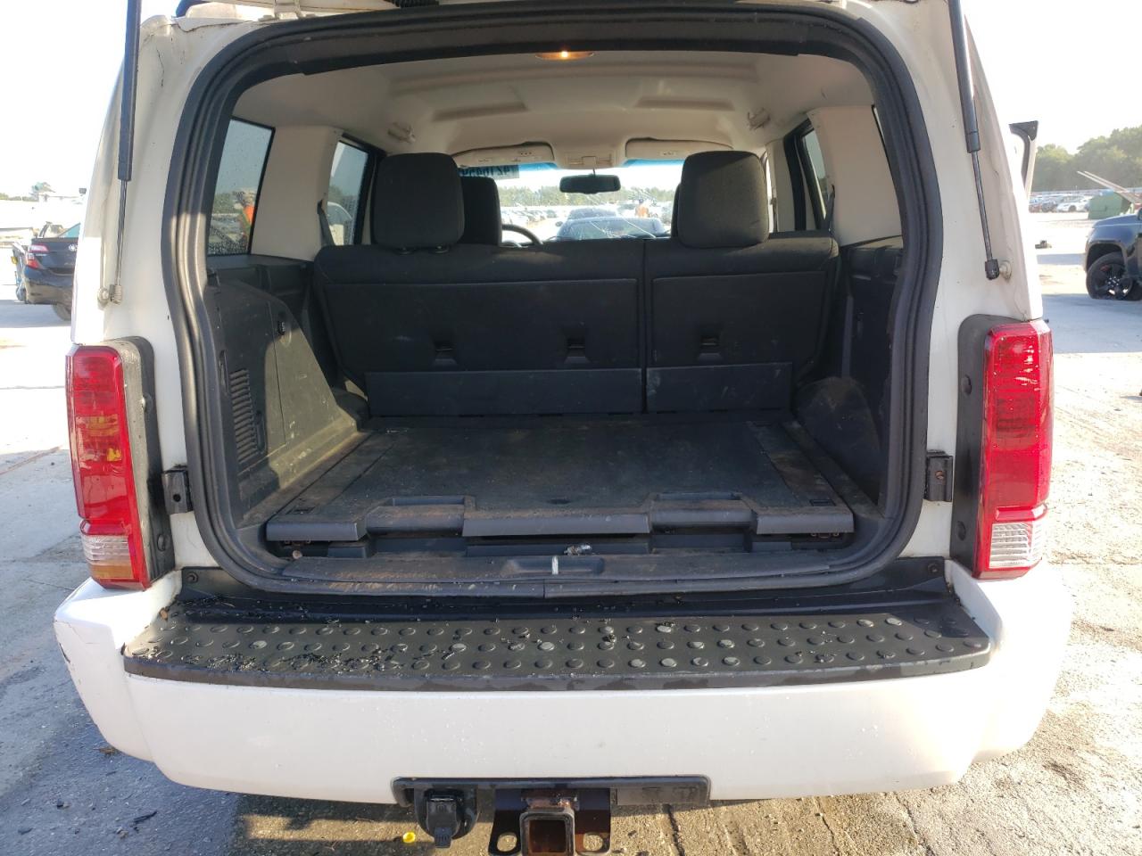 Photo 9 from auction – 2007 DODGE NITRO R/T with VIN 1D8GU58677W678021