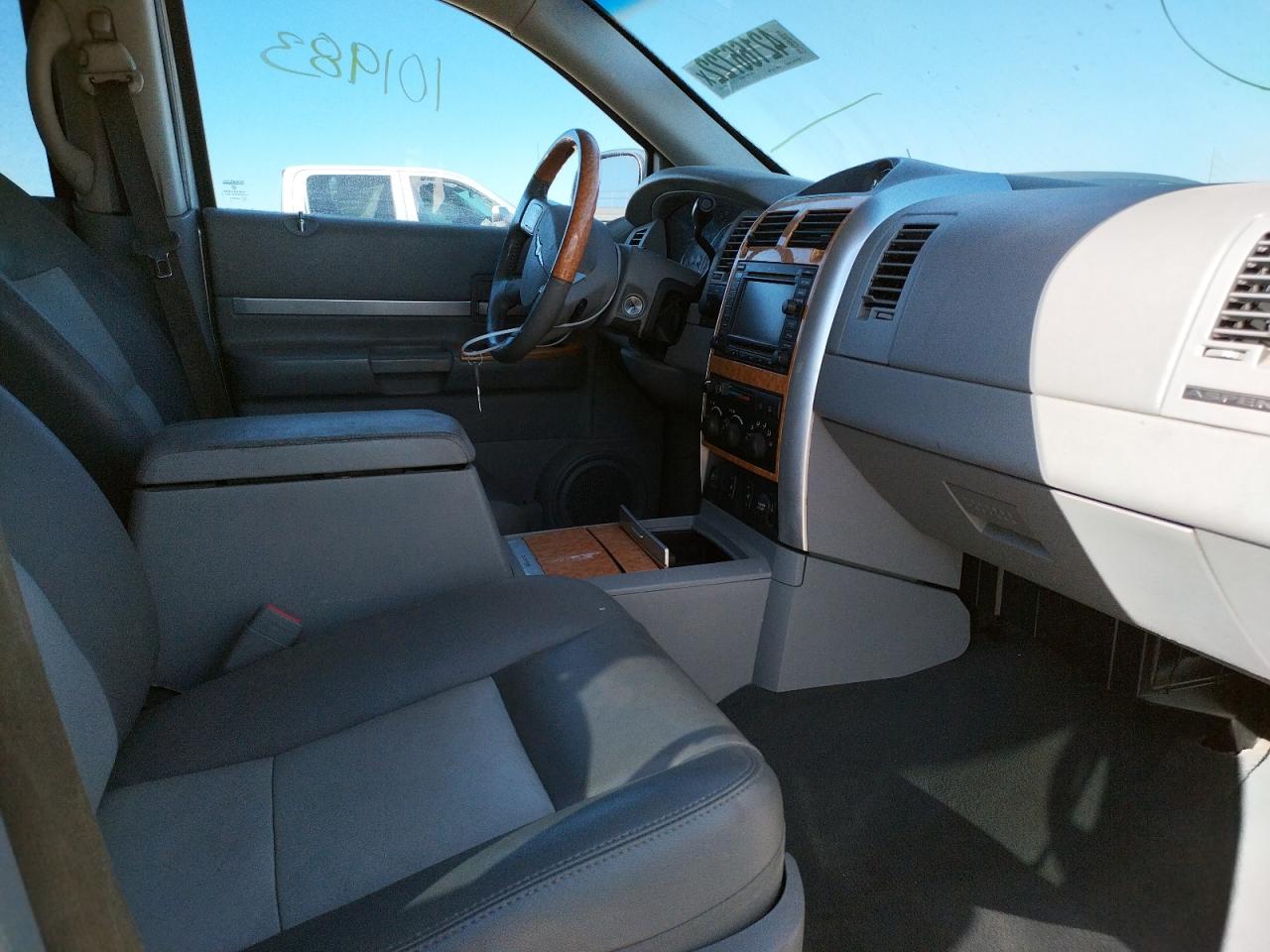 Photo 5 from auction – 2007 CHRYSLER ASPEN LIMI with VIN 1A8HW58247F511277