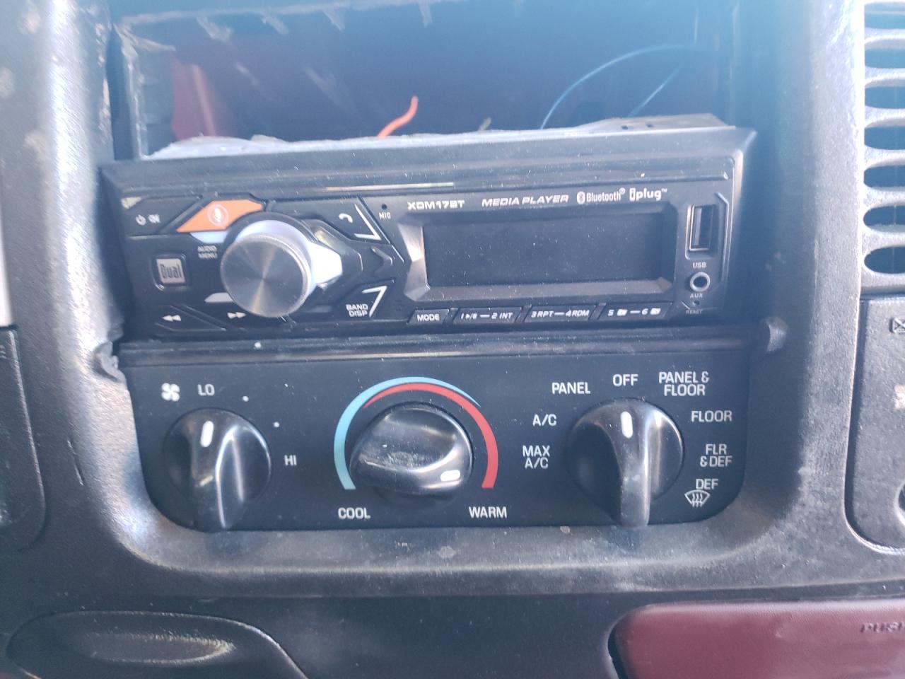 Photo 9 from auction – 1997 FORD F250 with VIN 1FTEX27L3VNB18471