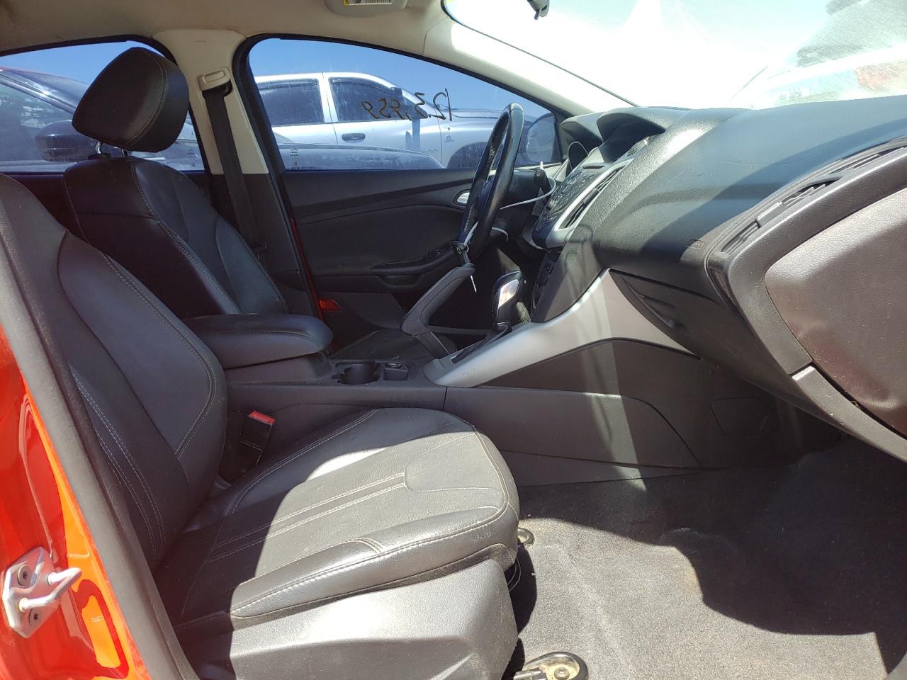 Photo 5 from auction – 2014 FORD FOCUS SE with VIN 1FADP3K25EL151330