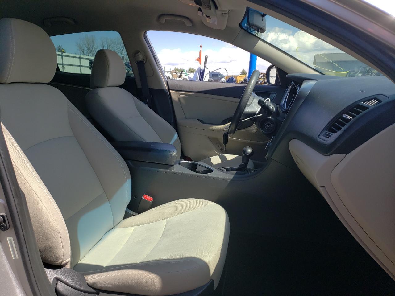 Photo 5 from auction – 2015 KIA OPTIMA LX with VIN 5XXGM4A73FG356293