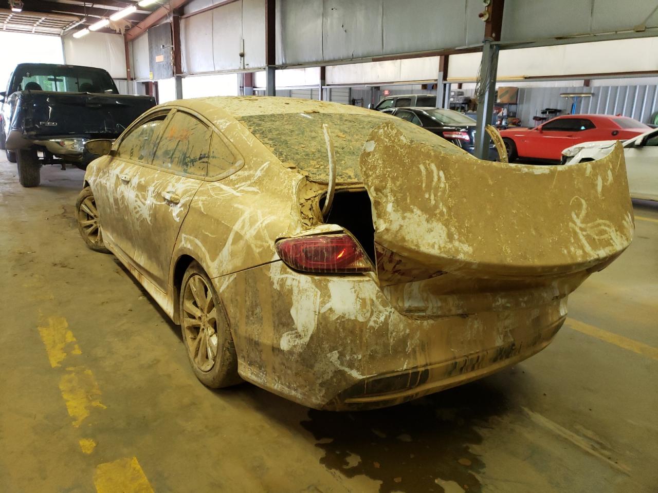 Photo 3 from auction – 2015 CHRYSLER 200 LIMITE with VIN 1C3CCCAB7FN632709