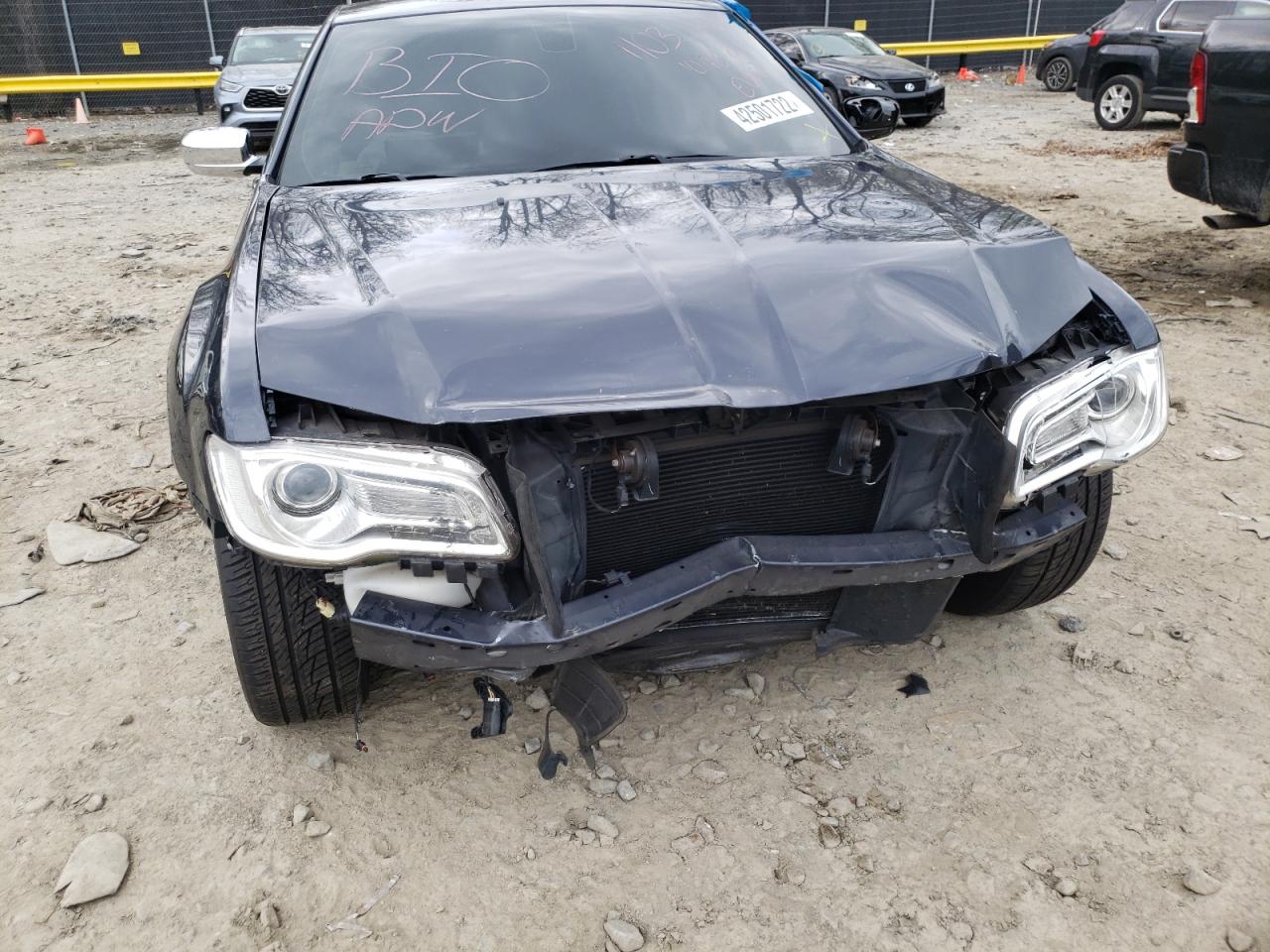 Photo 9 from auction – 2016 CHRYSLER 300C with VIN 2C3CCAKG2GH111583