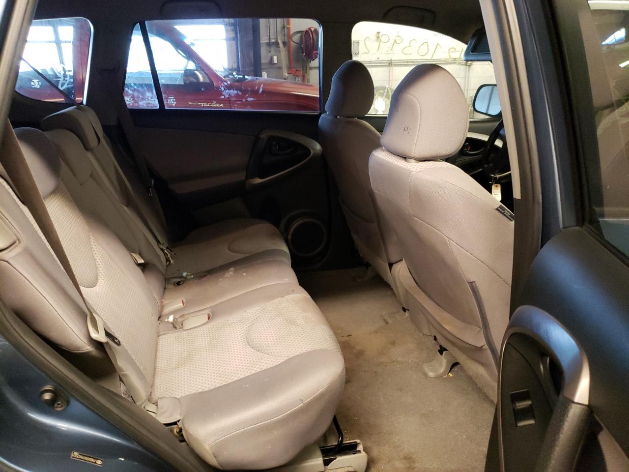 Photo 6 from auction – 2007 TOYOTA RAV4 with VIN JTMZD33V076025315