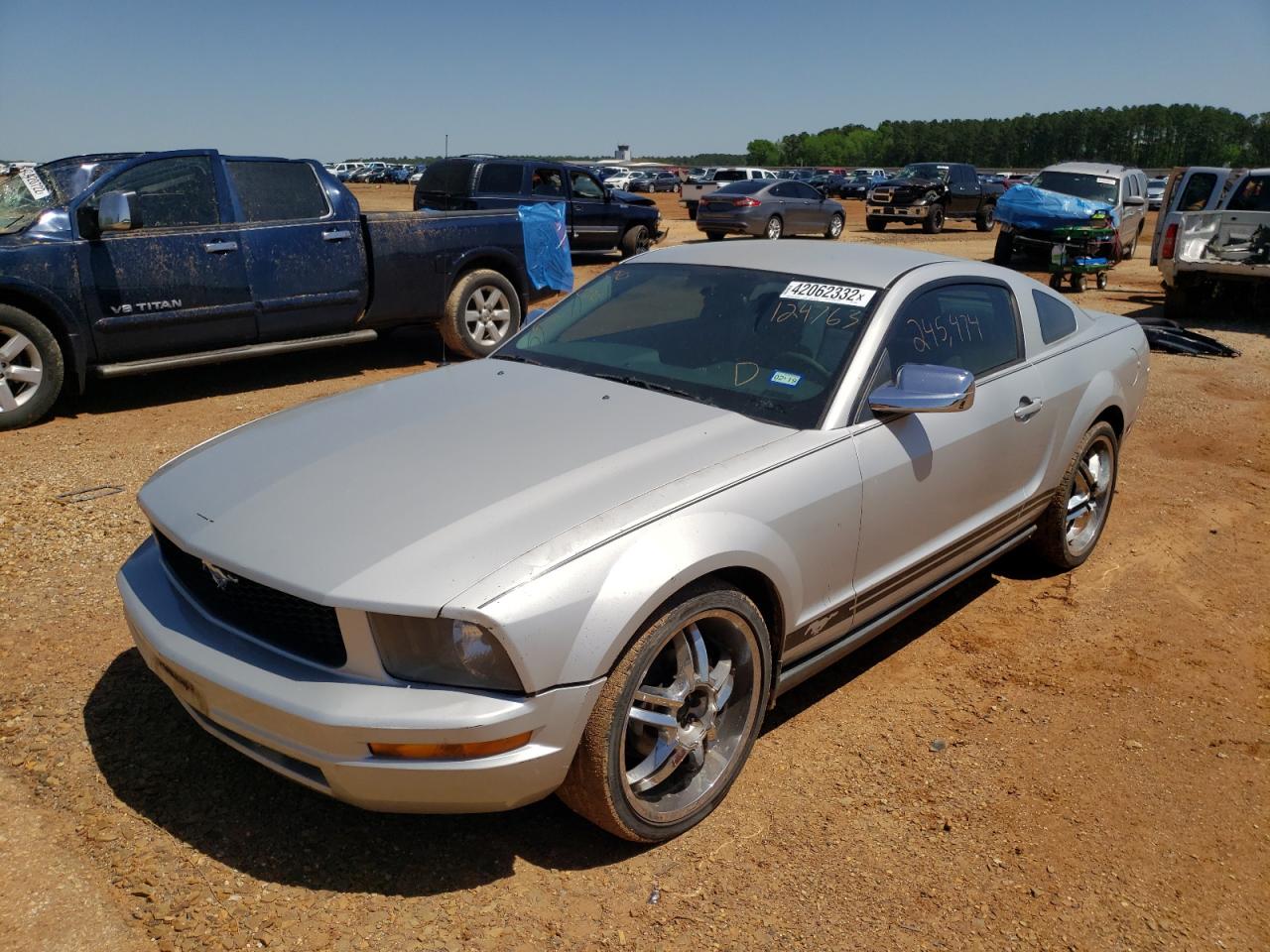 Photo 2 from auction – 2005 FORD MUSTANG with VIN 1ZVFT80N855124763