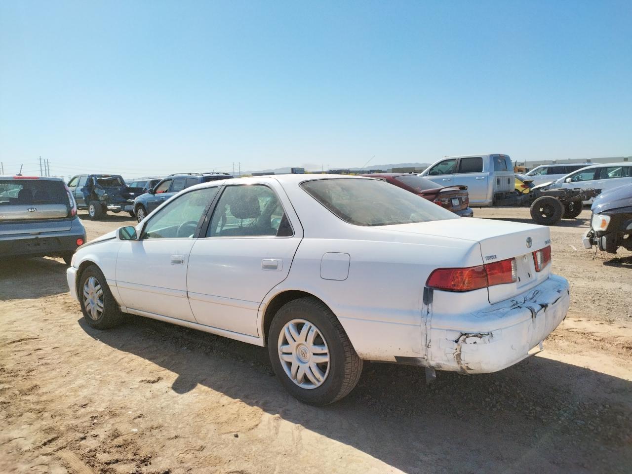 Photo 3 from auction – 2000 TOYOTA CAMRY CE with VIN JT2BG22K4Y0431024