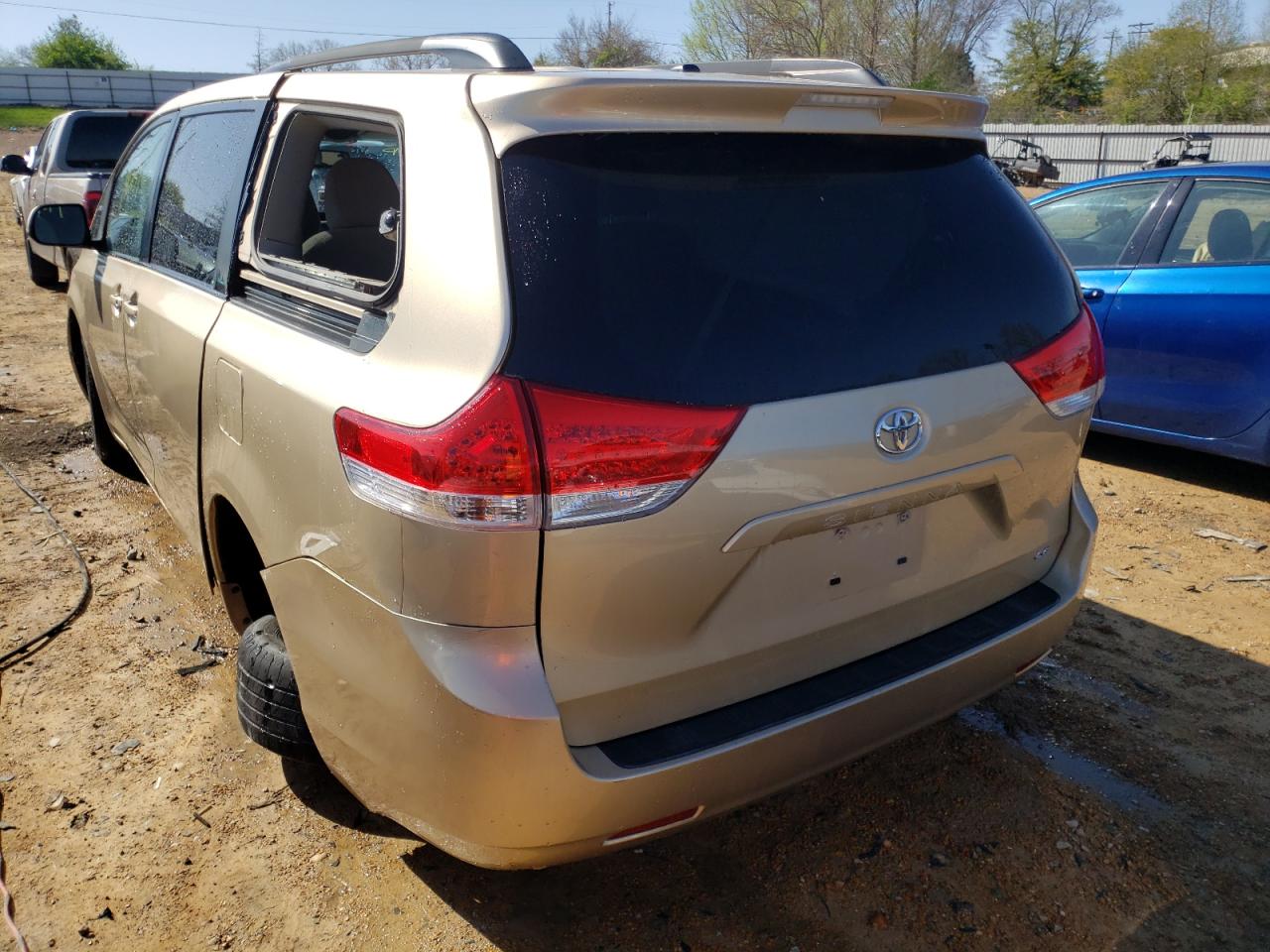Photo 3 from auction – 2011 TOYOTA SIENNA LE with VIN 5TDKK3DC0BS034318
