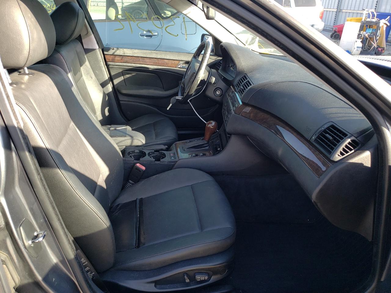Photo 5 from auction – 2003 BMW 325I with VIN WBAEV334X3KL86259