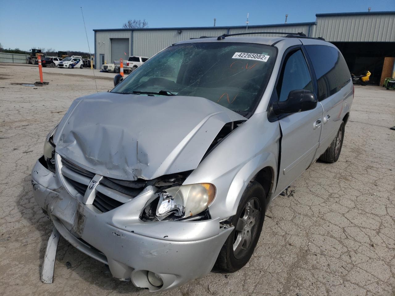 Photo 2 from auction – 2005 DODGE GRAND CARA with VIN 2D4GP44L75R490233