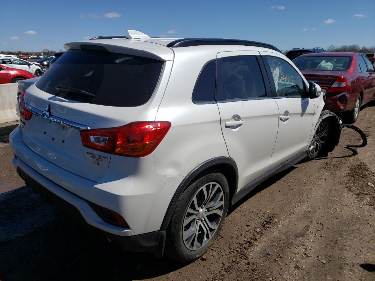 Photo 4 from auction – 2018 MITSUBISHI OUTLANDER with VIN JA4AP4AWXJU019086