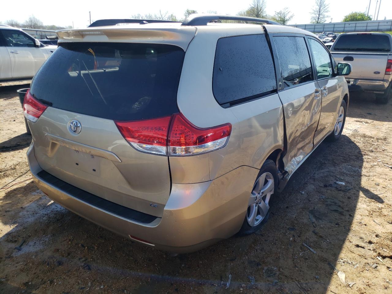 Photo 4 from auction – 2011 TOYOTA SIENNA LE with VIN 5TDKK3DC0BS034318