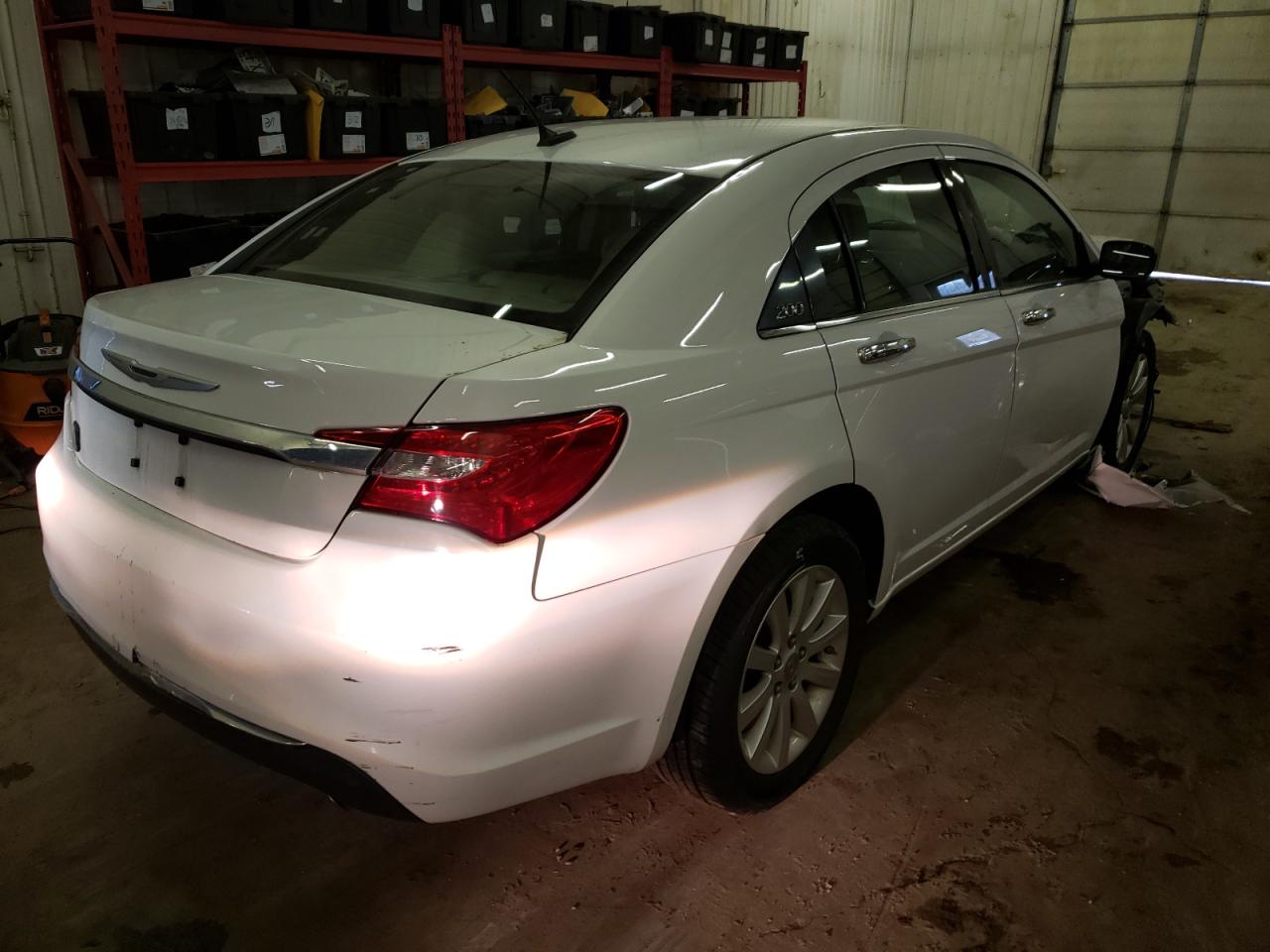 Photo 4 from auction – 2014 CHRYSLER 200 LIMITE with VIN 1C3CCBCG8EN193411