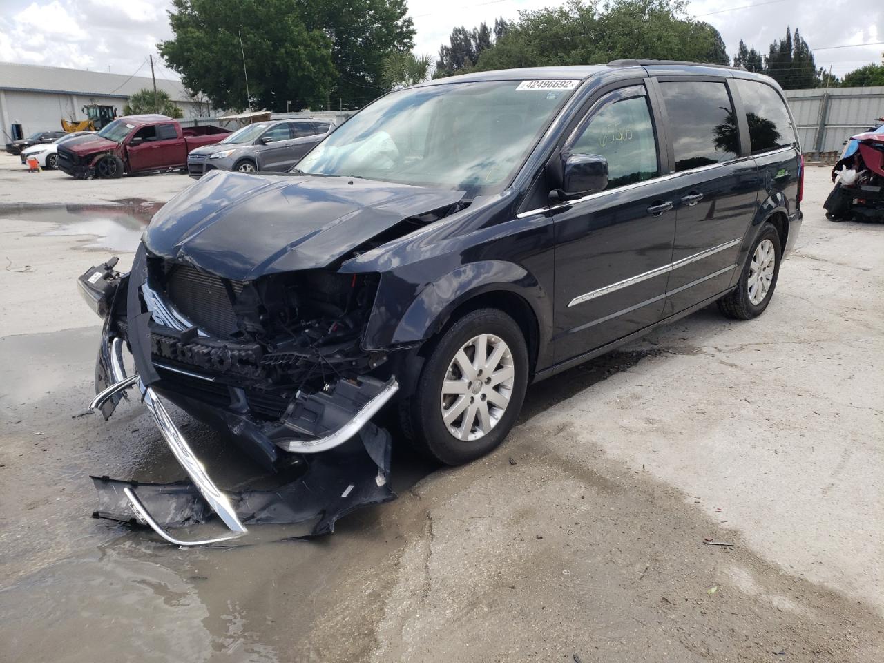 Photo 2 from auction – 2014 CHRYSLER TOWN & COU with VIN 2C4RC1BG1ER139100