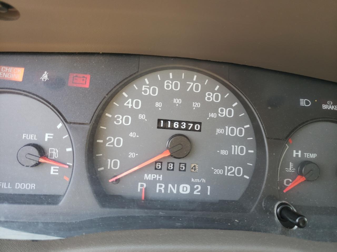 Photo 8 from auction – 2004 MERCURY GRAND MARQ with VIN 2MEFM74W04X627597