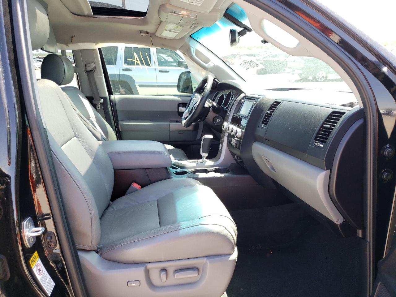 Photo 5 from auction – 2016 TOYOTA SEQUOIA LI with VIN 5TDJW5G19GS146015