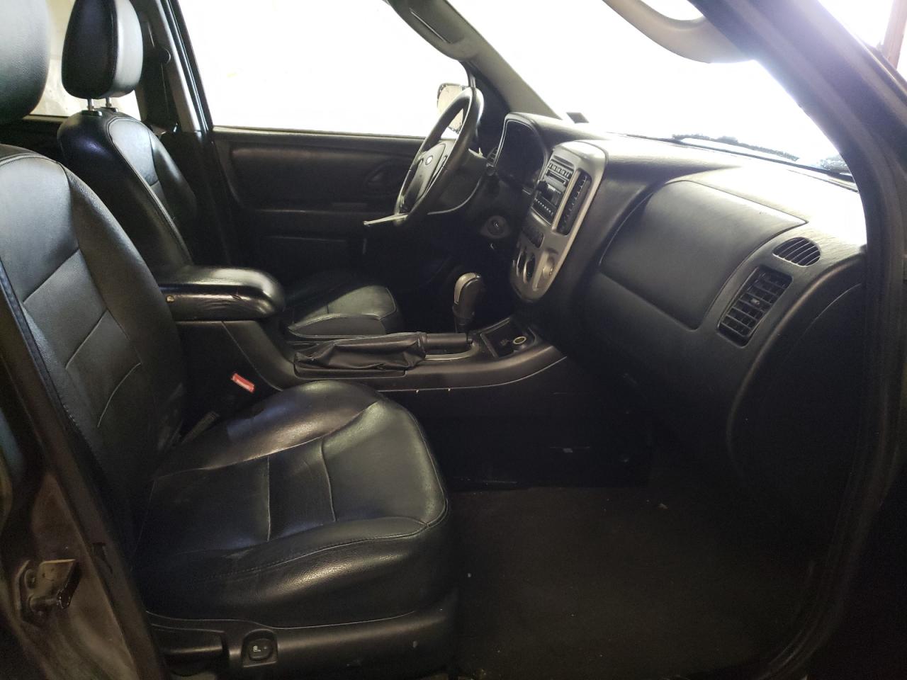 Photo 5 from auction – 2006 FORD ESCAPE LIM with VIN 1FMCU94106KD09369