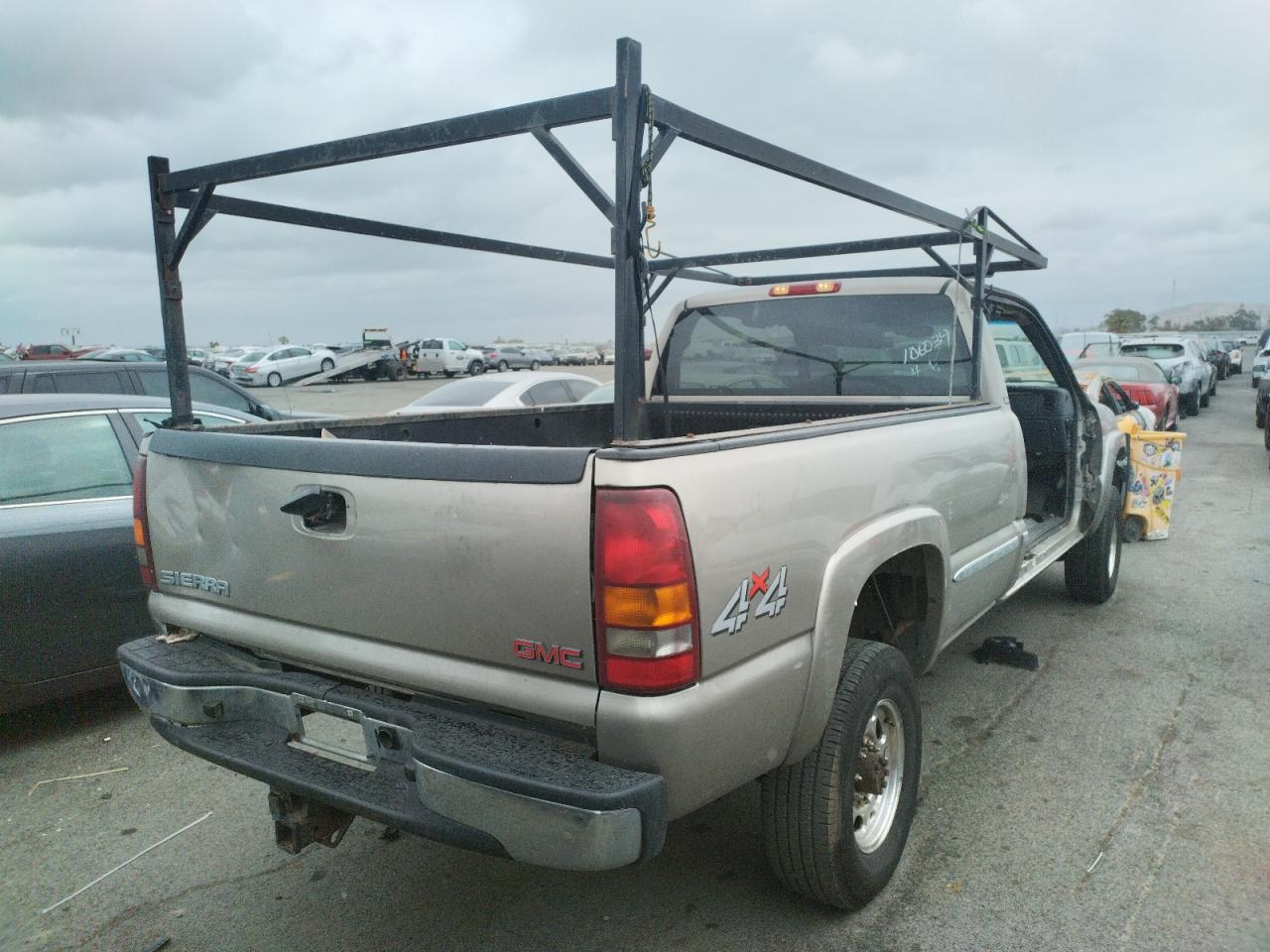 Photo 4 from auction – 2002 GMC SIERRA K25 with VIN 1GTHK29U32E240132