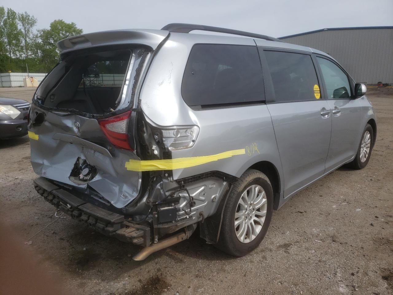 Photo 4 from auction – 2016 TOYOTA SIENNA XLE with VIN 5TDYK3DC7GS701287