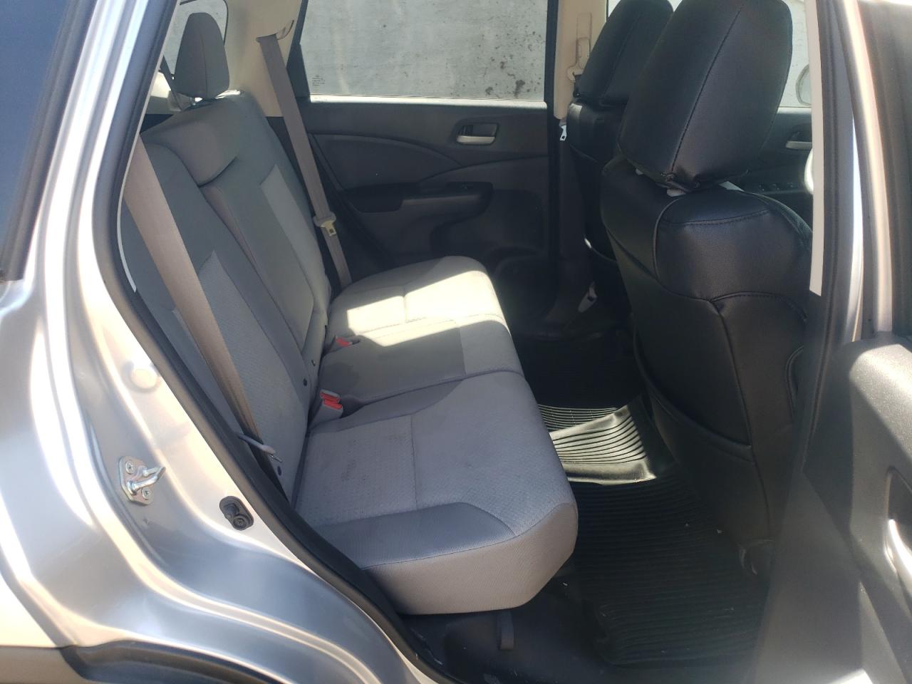 Photo 6 from auction – 2016 HONDA CR-V SE with VIN 2HKRM4H47GH708396