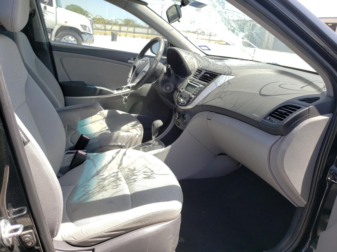 Photo 5 from auction – 2012 HYUNDAI ACCENT GLS with VIN KMHCT4AE0CU062674