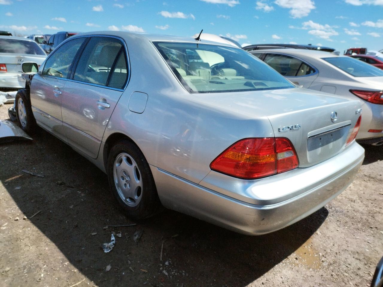 Photo 3 from auction – 2001 LEXUS LS 430 with VIN JTHBN30F810034316