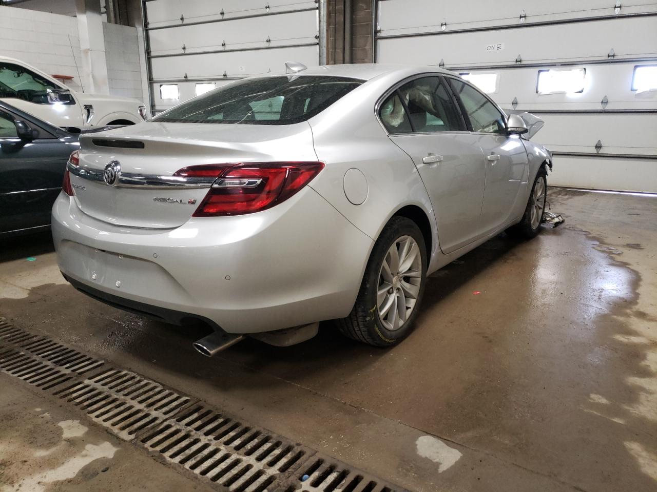 Photo 4 from auction – 2017 BUICK REGAL PREM with VIN 2G4GR5GX0H9169372