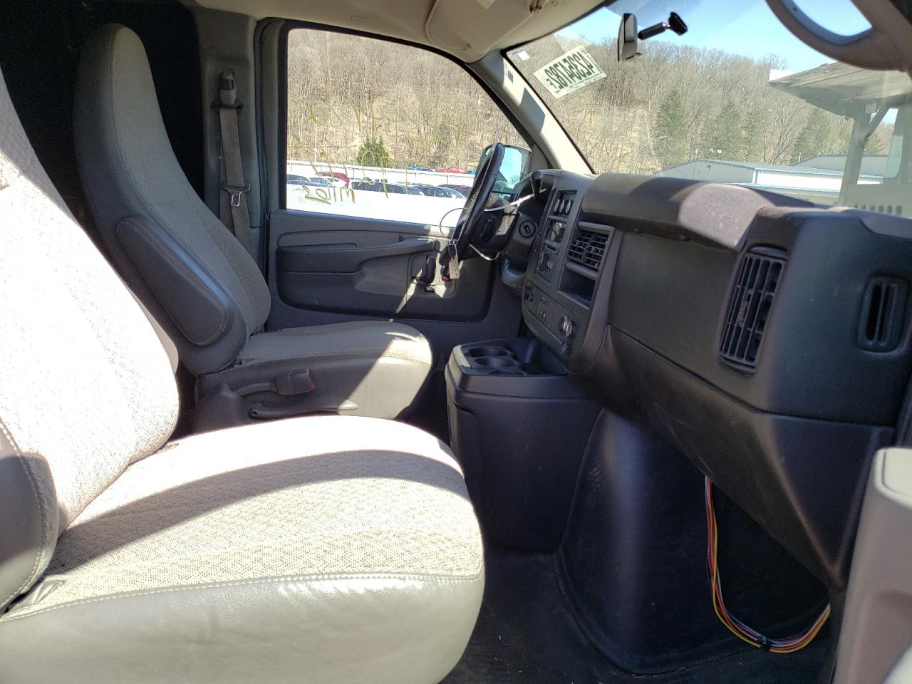 Photo 5 from auction – 2012 GMC SAVANA G15 with VIN 1GTS8AF44C1192359