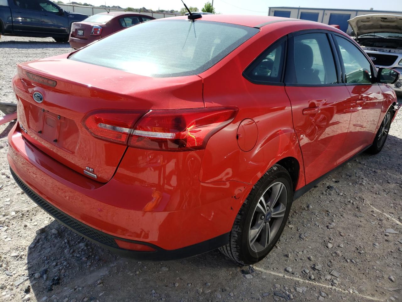 Photo 4 from auction – 2017 FORD FOCUS SE with VIN 1FADP3FE1HL276544